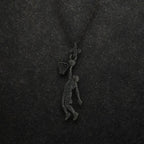 Баскетбол – Мъжки спортен медальон от сребро 925 с оксидирано покритие – Ръчно изработено бижу талисман за баскетболисти и фенове – Идеален подарък за спортист или треньор – SSJ