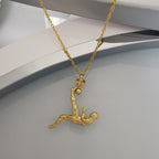 Футболист (задна ножица) – Мъжки спортен медальон от сребро 925 с позлатено покритие – Ръчно изработено спортно бижу – Идеален подарък за мъж, фен на футбола – SSJ