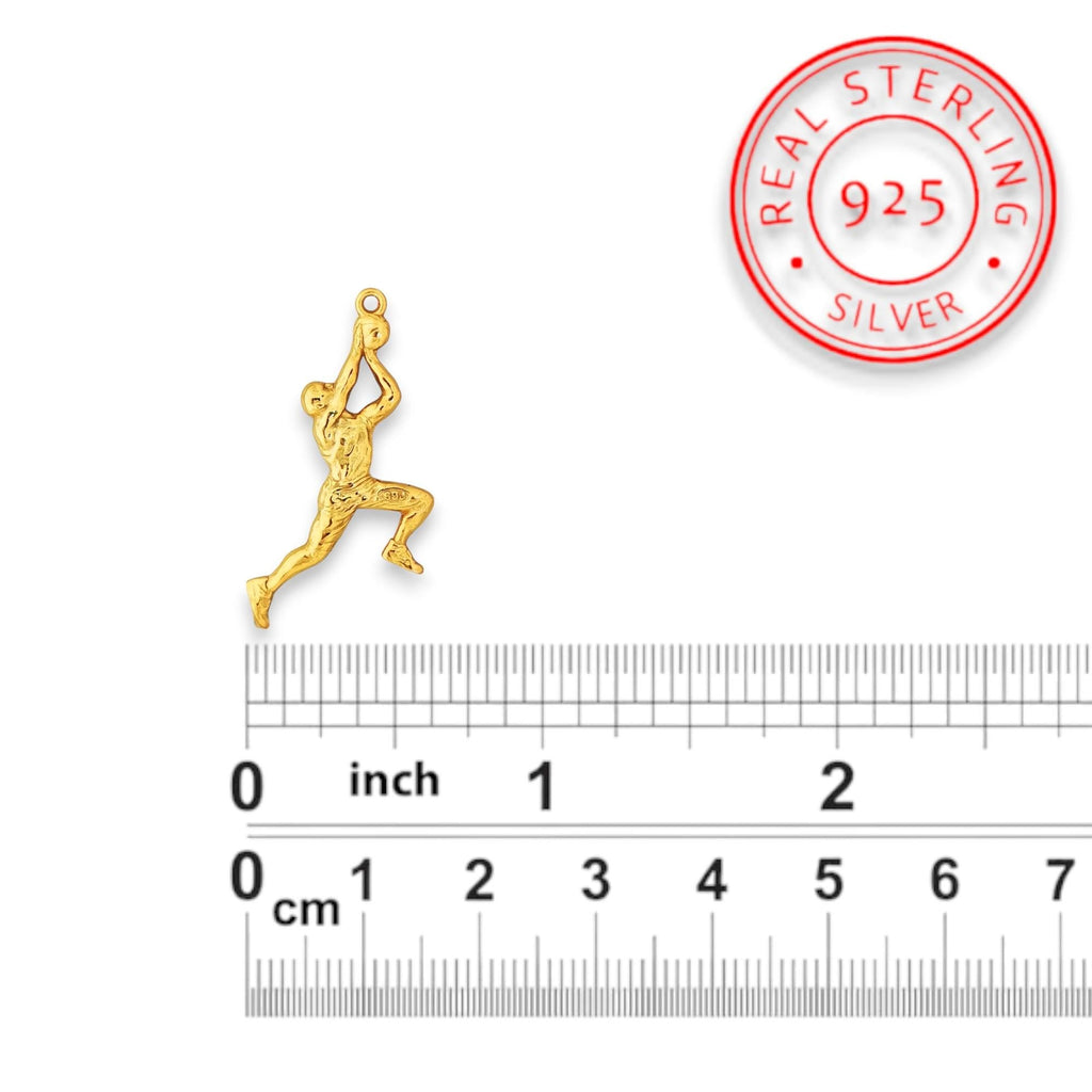 Баскетбол – Мъжки спортен медальон от сребро 925 с позлатено покритие – Ръчно изработено бижу талисман за баскетболисти и фенове – Идеален подарък за спортист, треньор или почитател – SSJ