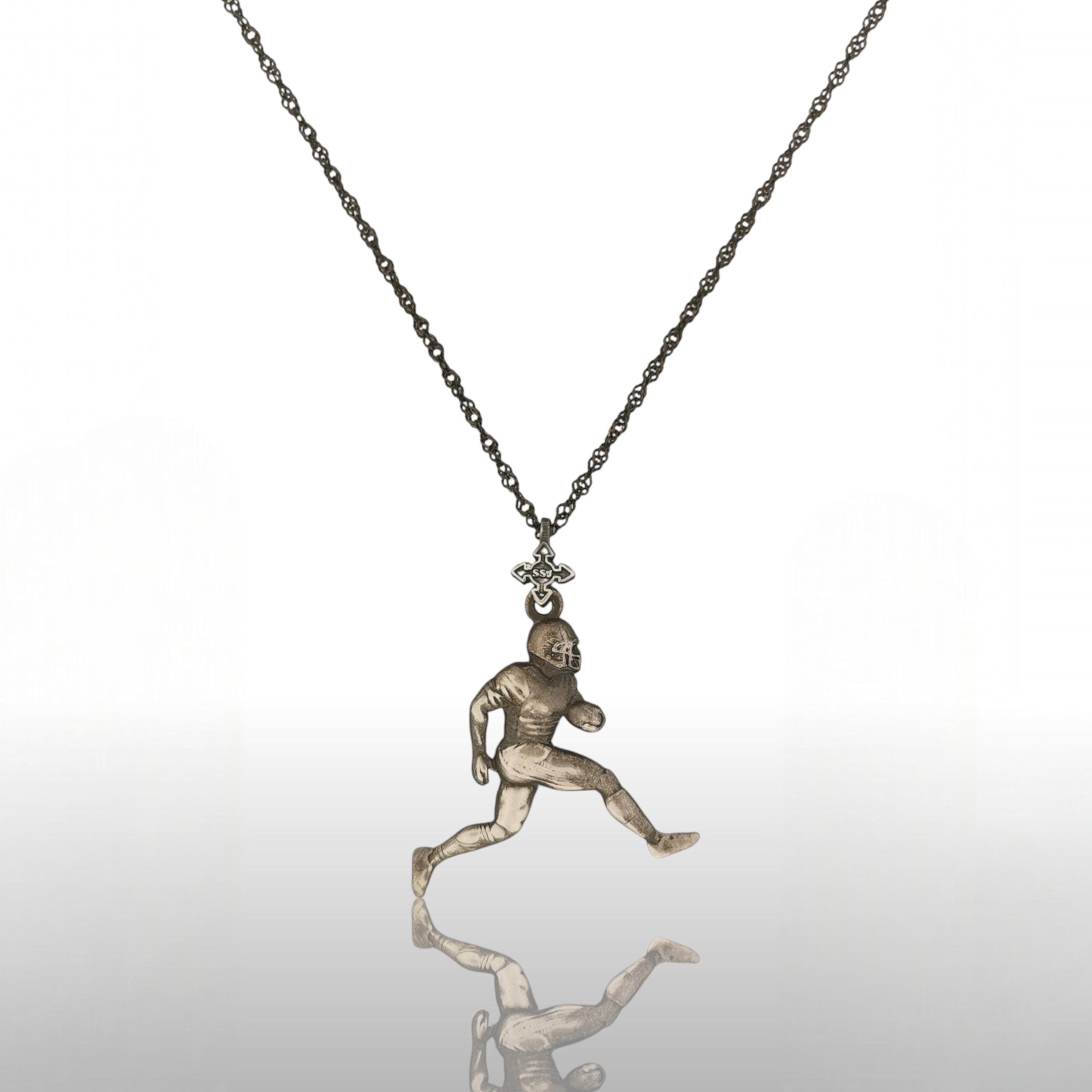 Американски футбол – Мъжки спортен медальон от сребро 925 с винтидж покритие – Ръчно изработено бижу талисман за спортисти и фенове – Идеален подарък за играч, треньор или почитател – SSJ