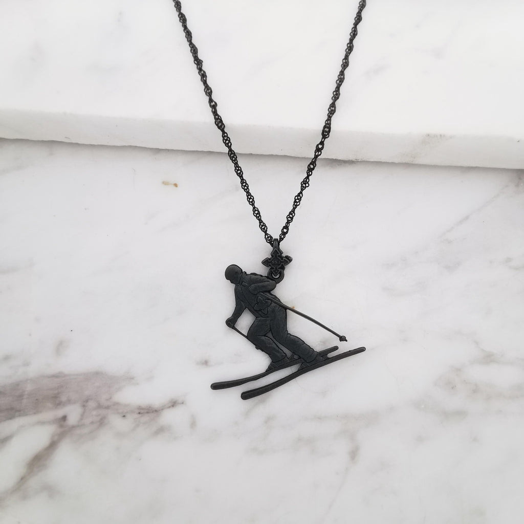 Скиор – Унисекс спортен медальон от сребро 925 с оксидирано покритие – Ръчно изработено спортно бижу – Идеален подарък за фен на зимните спортове – SSJ