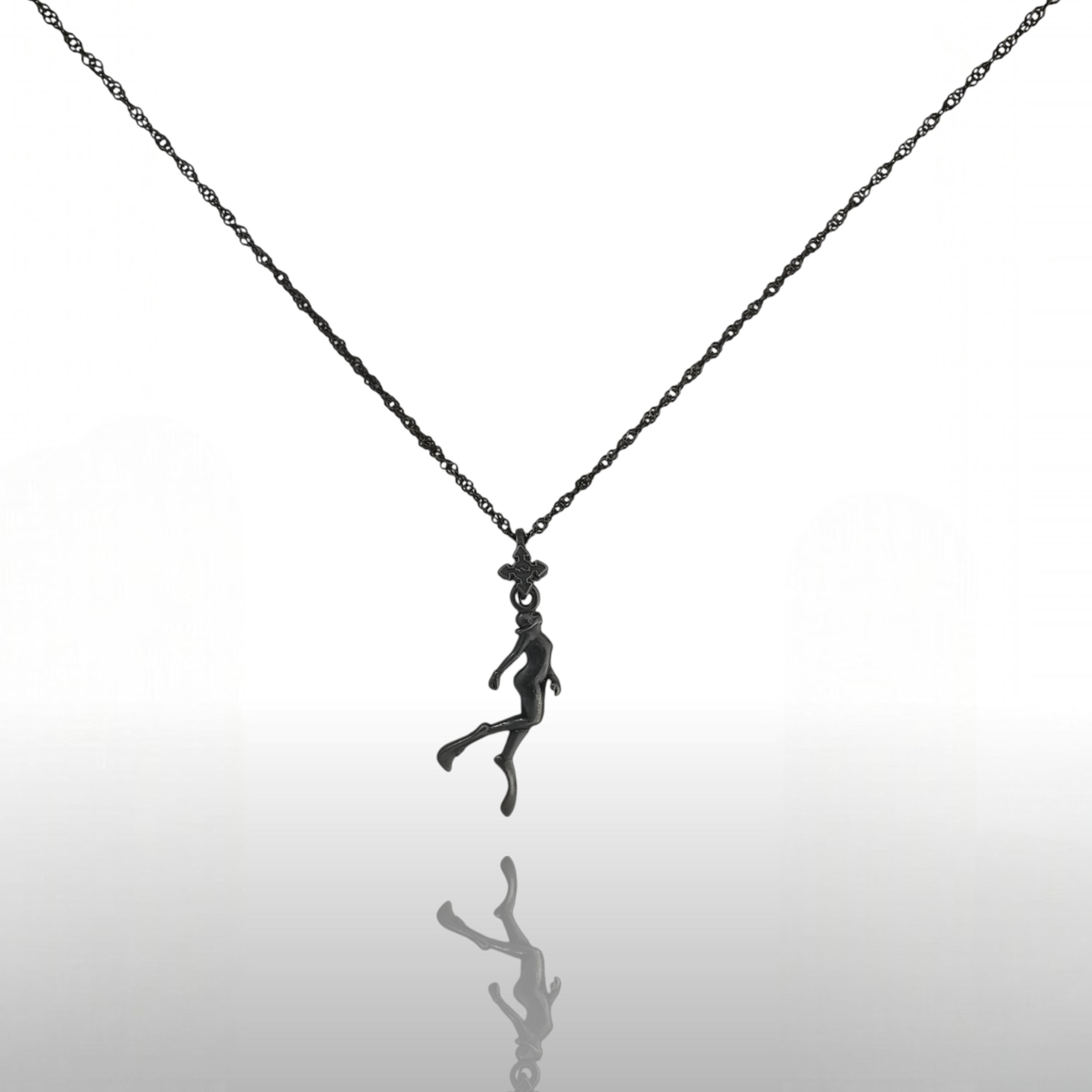 Дамски медальон Водолаз от сребро 925 с оксидирано покритие – Ръчно изработено бижу Гмуркач, вдъхновено от дайвинг спорта – SSJ