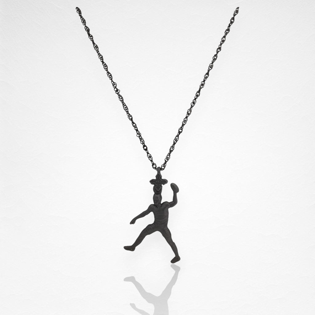 Американски футбол – Мъжки спортен медальон от сребро 925 с оксидирано покритие – Ръчно изработено бижу талисман за спортисти и фенове на футбола – Идеален подарък за играч, треньор или почитател – SSJ