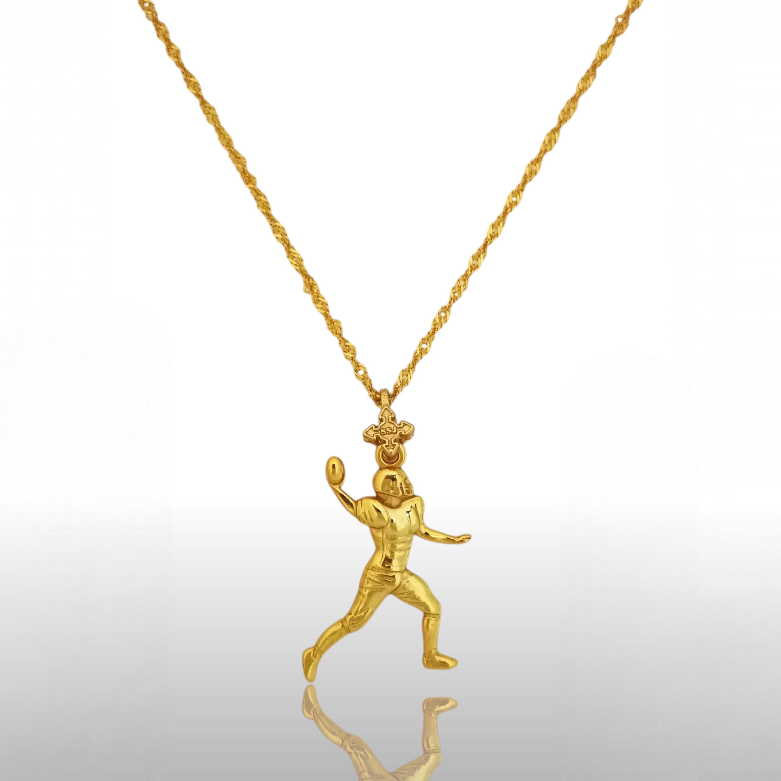 Американски футбол – Мъжки спортен медальон от сребро 925 с позлатено покритие – Ръчно изработено бижу талисман за спортисти и фенове – Идеален подарък за играч, треньор или почитател – SSJ