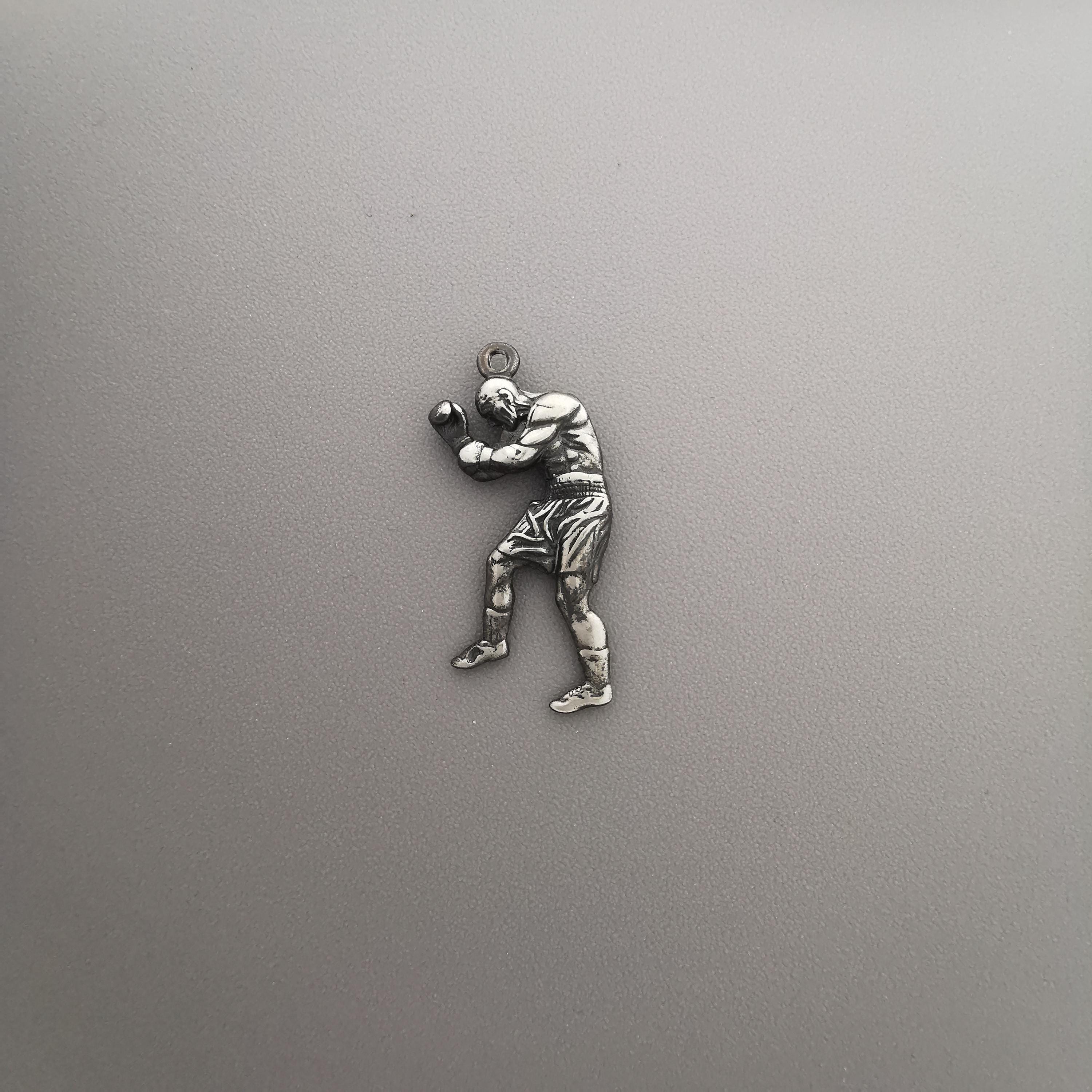 Боксьор – Мъжки спортен медальон за бойци, боксьори и MMA атлети от сребро 925 с винтидж покритие – Ръчно изработено бижу талисман за бойни изкуства – SSJ