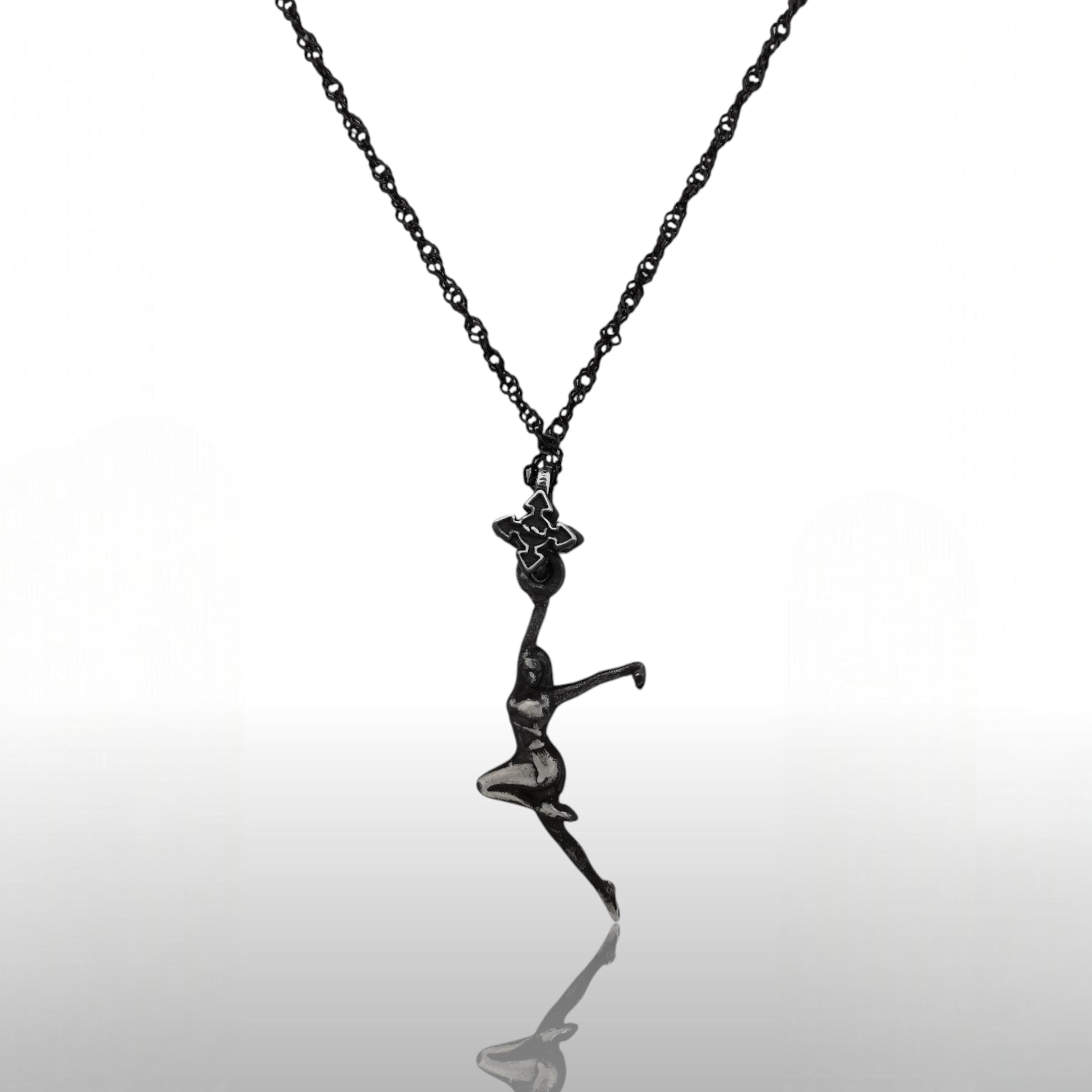 Танцьорка – Дамски спортен медальон от сребро 925 с винтидж покритие – Ръчно изработено спортно бижу – Идеален подарък за жена, фенка на спортните танци – SSJ