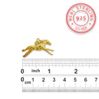 Конни надбягвания – Мъжки медальон „Жокей на състезателен кон“ – Позлатено покритие – Сребро 925 – Ръчно изработено спортно бижу/талисман за конен спорт – Идеален подарък за мъж – SSJ