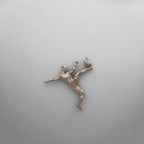 Футболист (задна ножица) – Мъжки спортен медальон от сребро 925 с класическо покритие – Ръчно изработено спортно бижу – Идеален подарък за мъж, фен на футбола – SSJ