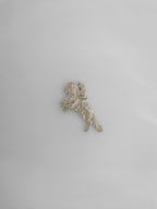 Конен спорт – Мъжки медальон „Ездач при прескачане на препятствие“ – Класическо сребро 925 – Ръчно изработено спортно бижу/талисман за конен спорт – Идеален подарък за мъж – SSJ