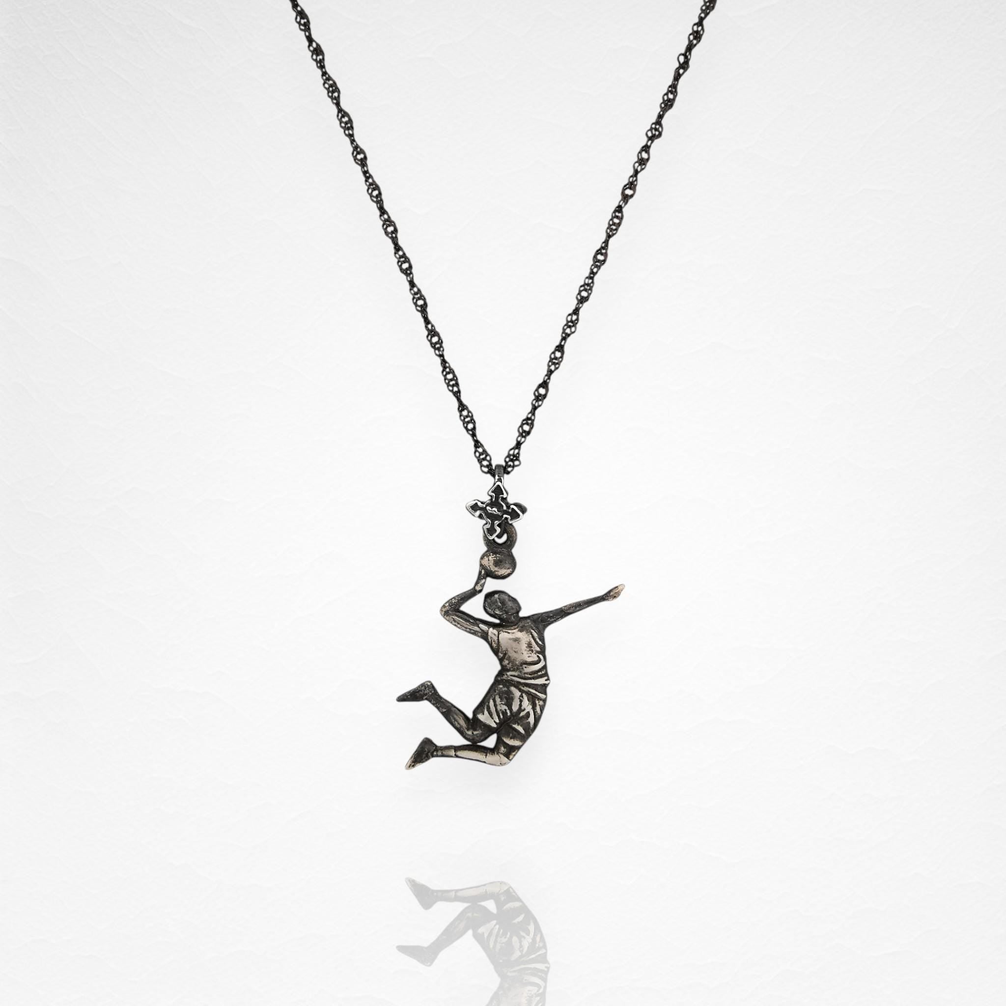 Волейболист – Мъжки спортен медальон с винтидж покритие – Сребро 925 – Ръчно изработено бижу/талисман – Идеален подарък – SSJ