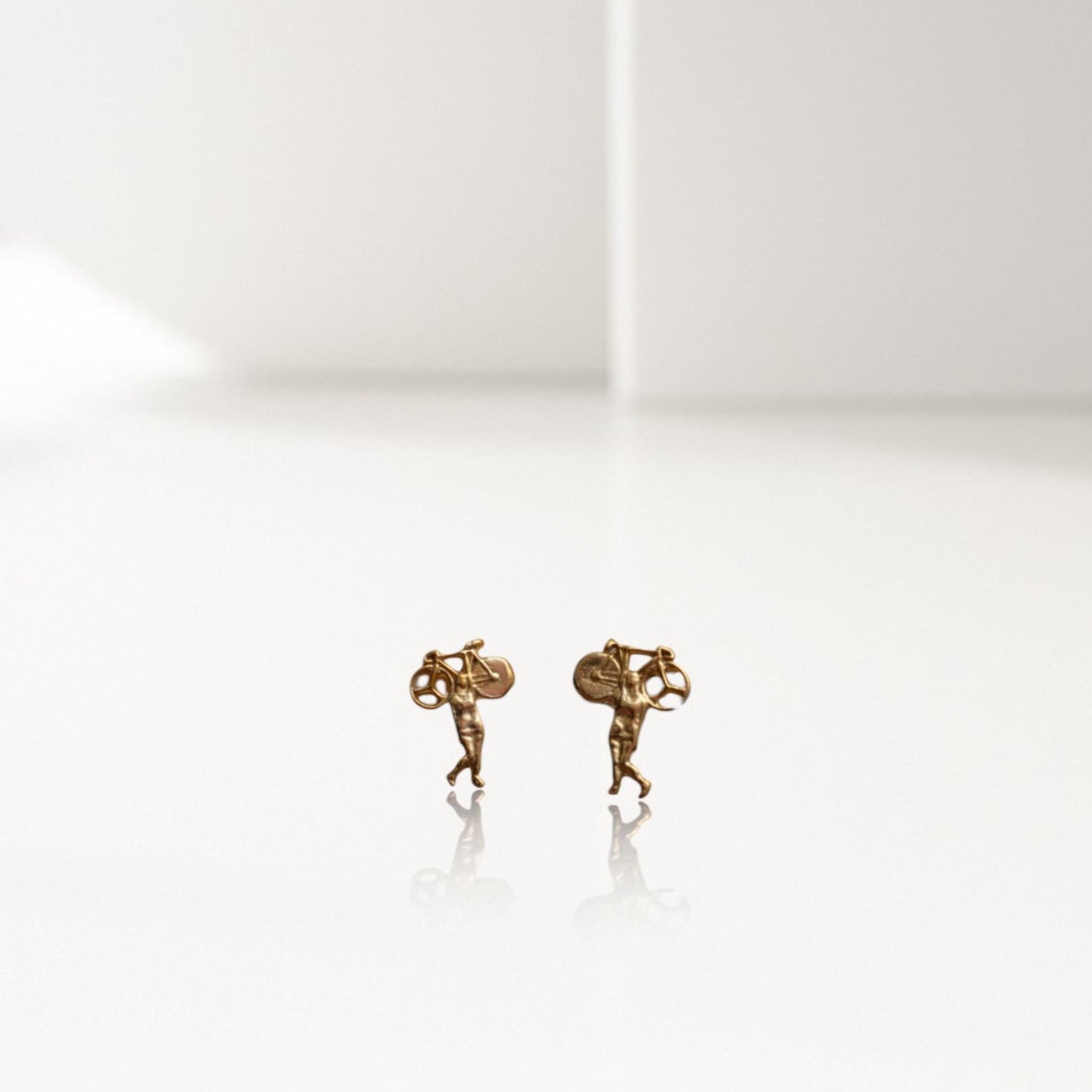 Дамски обеци „Колоездачка“ – Позлатено покритие – Сребро 925 – Ръчно изработено спортно бижу – Талисман и идеален подарък – SSJ