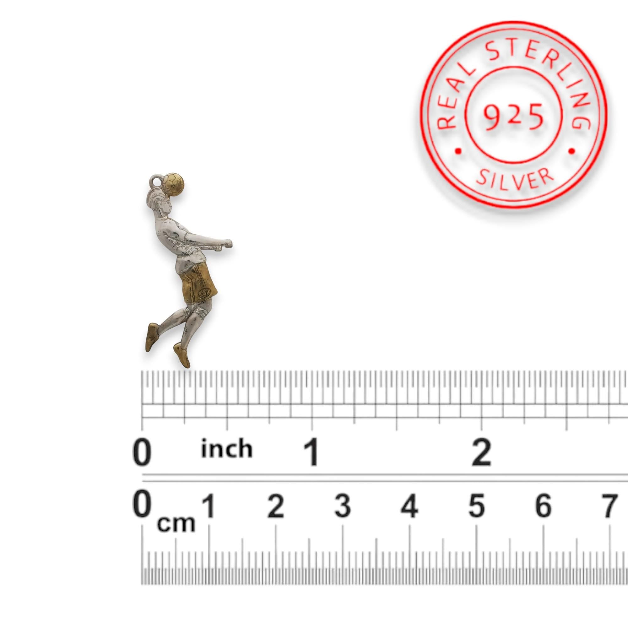 Футболист (удар с глава) – Мъжки спортен медальон от сребро 925 с частично позлатено покритие – Ръчно изработено спортно бижу – Идеален подарък за мъж, фен на футбола – SSJ