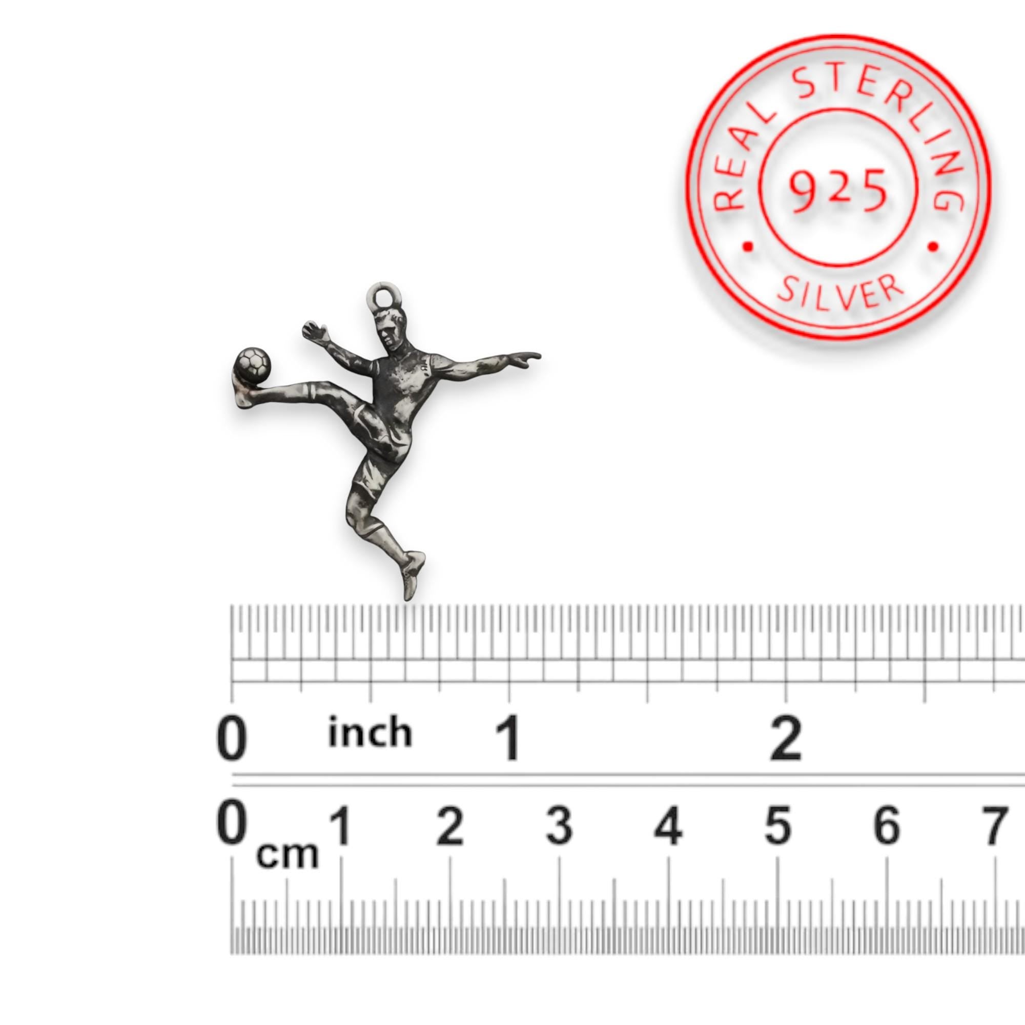 Футболист (воле) – Мъжки спортен медальон от сребро 925 с винтидж покритие – Ръчно изработено спортно бижу – Идеален подарък за мъж, фен на футбола – SSJ