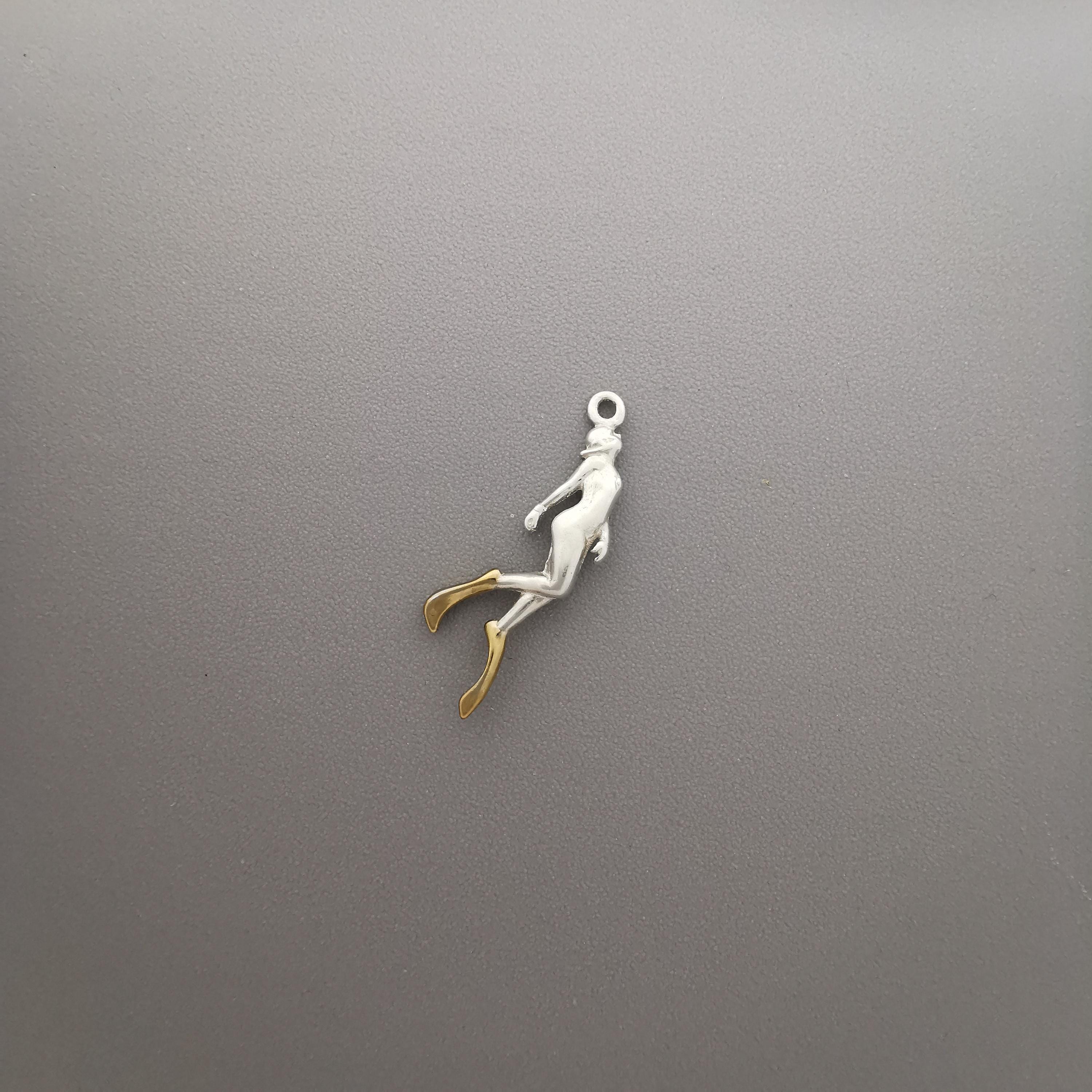 Водолаз – Дамски медальон Гмуркач от сребро 925 с частично позлатено покритие – Ръчно изработено бижу Дайвинг за любителки на морето и подводните приключения – SSJ