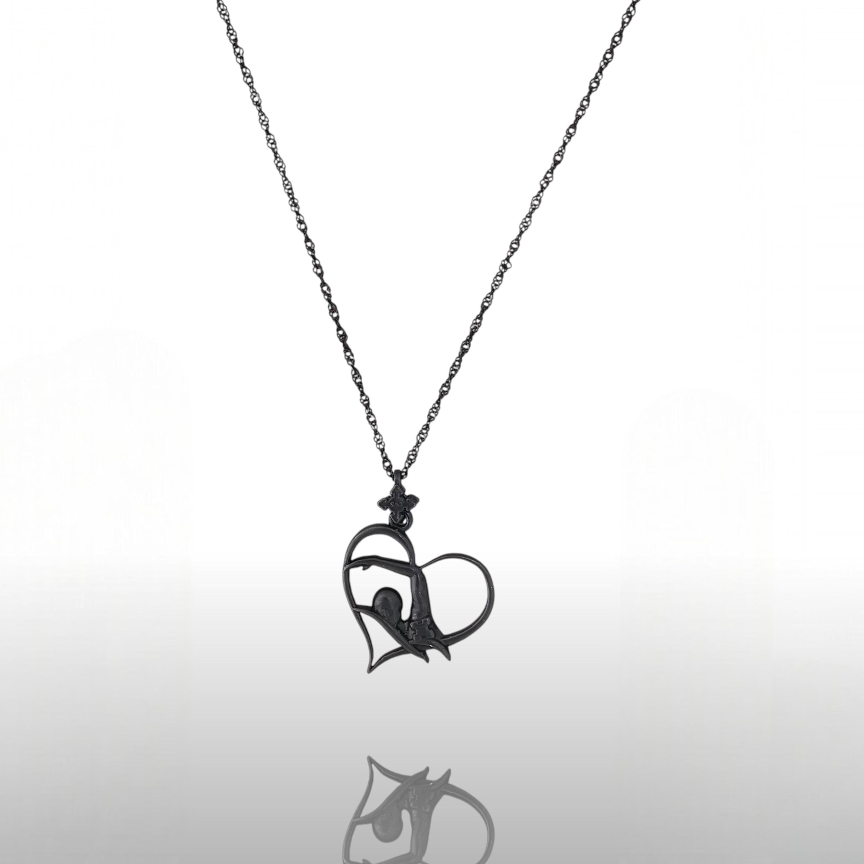 Любов към плуването – Дамски спортен медальон от сребро 925 с оксидирано покритие – Ръчно изработено спортно бижу – Идеален подарък за жена, фенка на плуването – SSJ