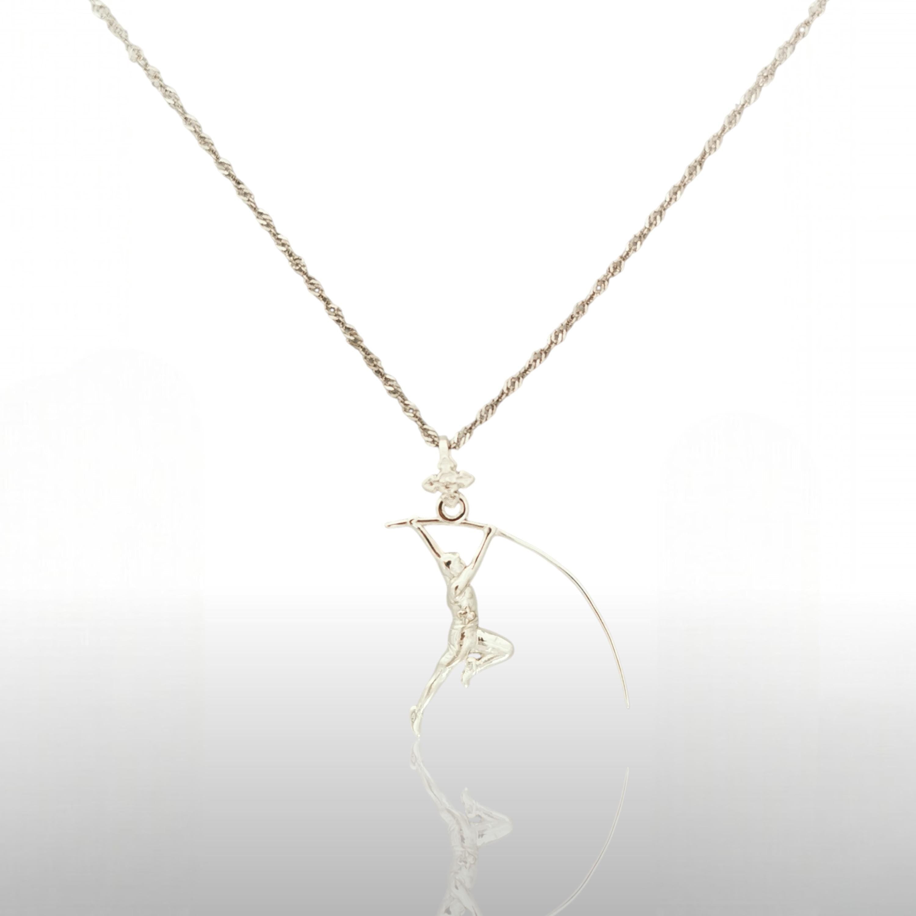 Овчарски скок – Мъжки спортен медальон от сребро 925 в класическо сребро – Ръчно изработено спортно бижу – Идеален подарък за мъж, фен на леката атлетика – SSJ