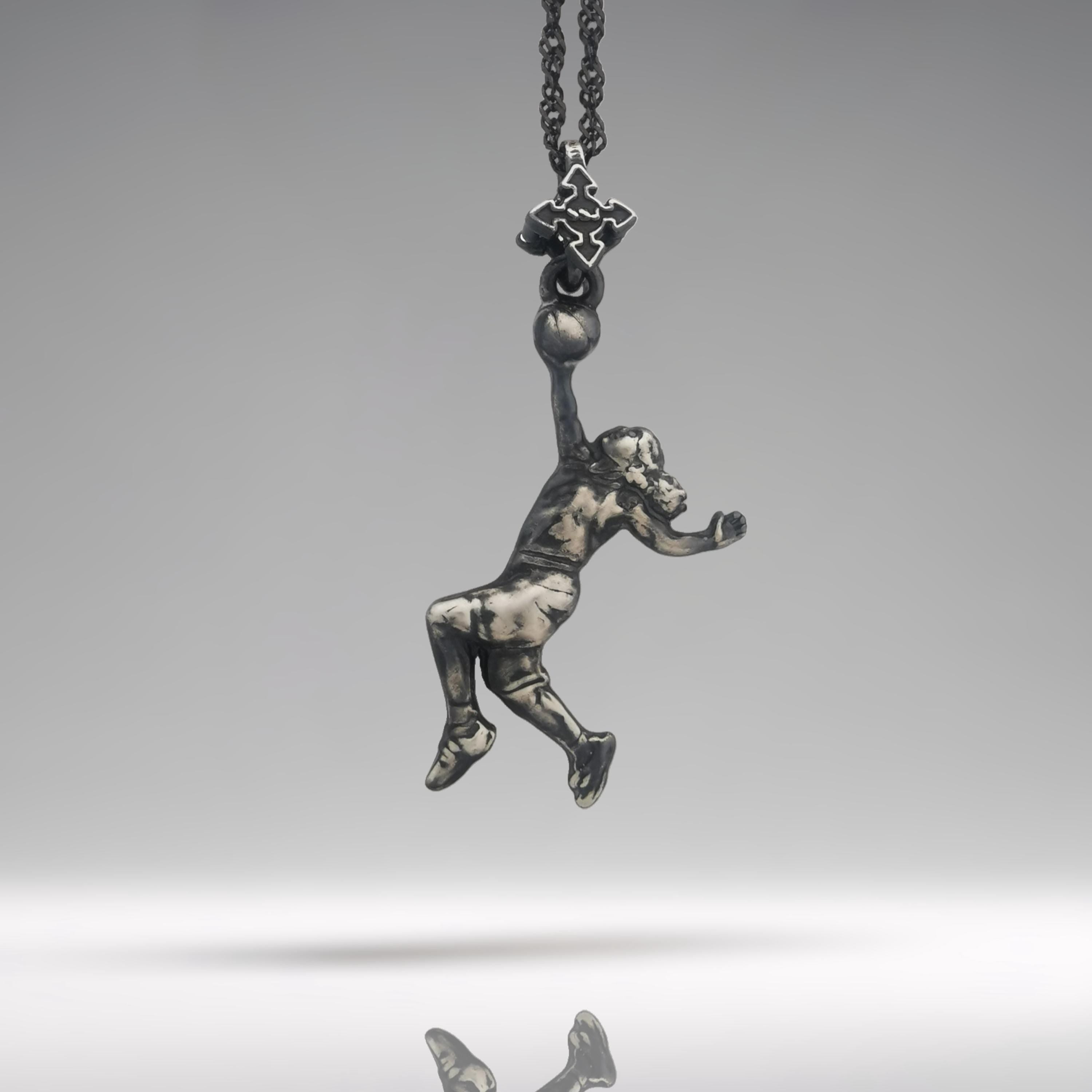 Баскетбол – Женски спортен медальон от сребро 925 с винтидж покритие – Ръчно изработено бижу талисман за баскетболистки и фенки на спорта – Идеален подарък за спортист, треньор или почитател – SSJ