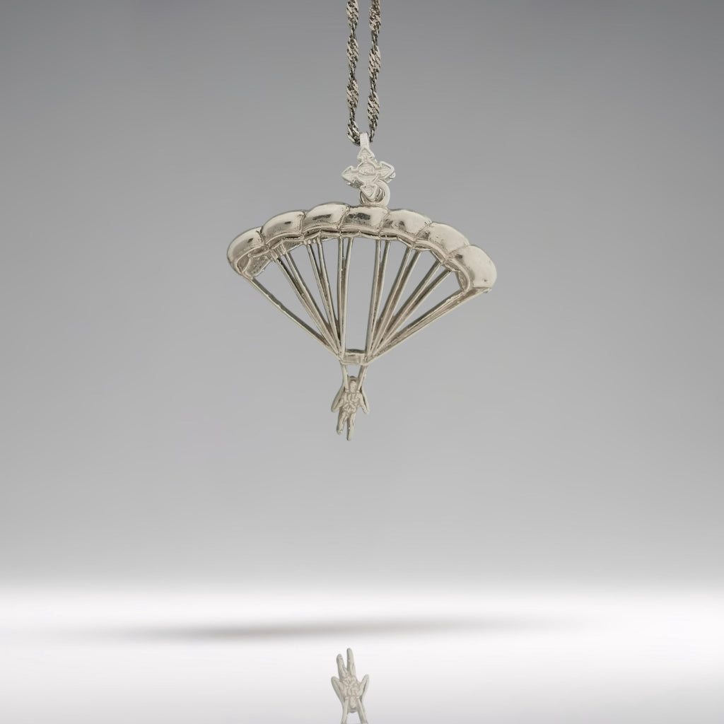 Парашутизъм (Скайдайвинг) – Унисекс спортен медальон от сребро 925 в класическо сребро – Ръчно изработено спортно бижу – Идеален подарък за фен на екстремните спортове – SSJ