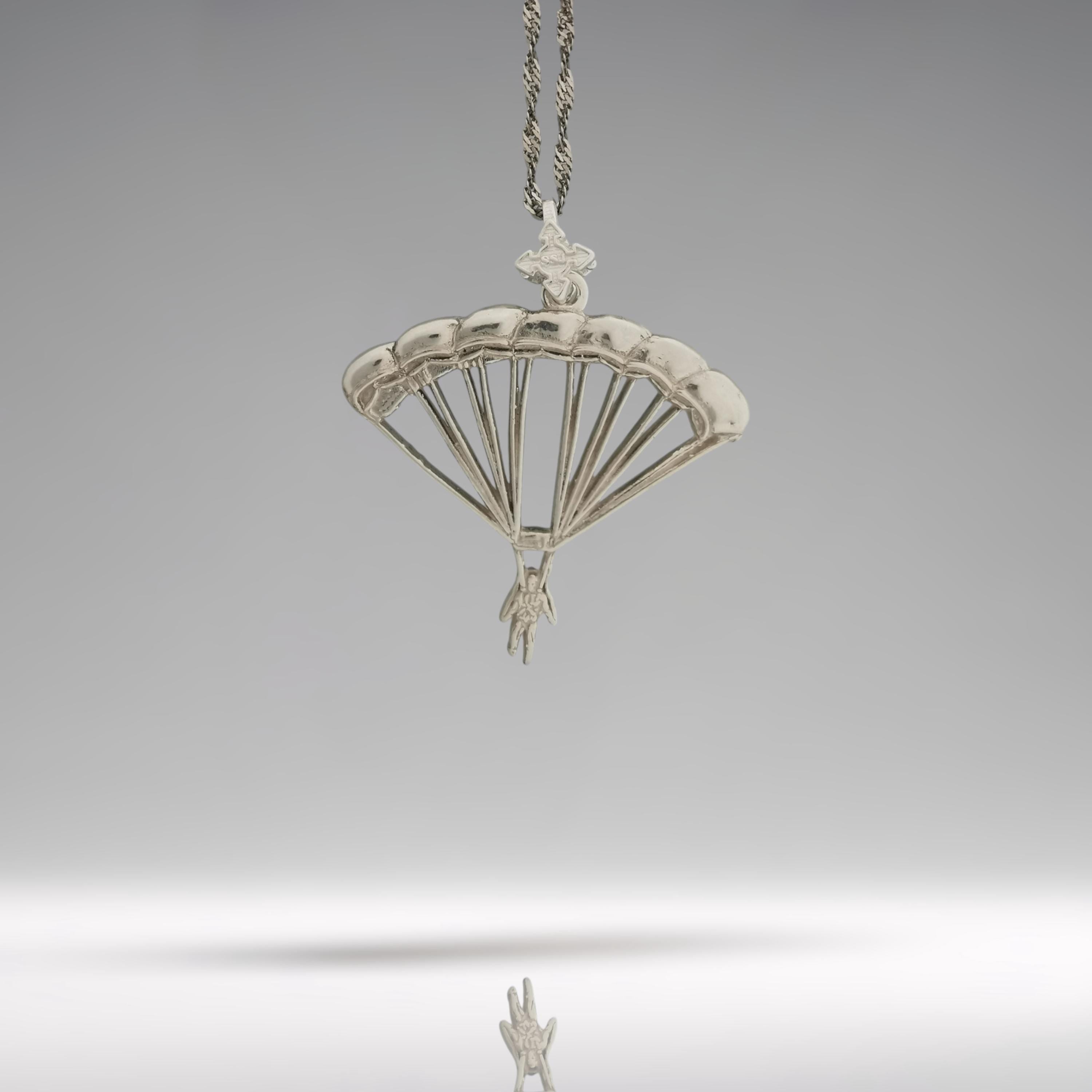 Парашутизъм (Скайдайвинг) – Унисекс спортен медальон от сребро 925 в класическо сребро – Ръчно изработено спортно бижу – Идеален подарък за фен на екстремните спортове – SSJ