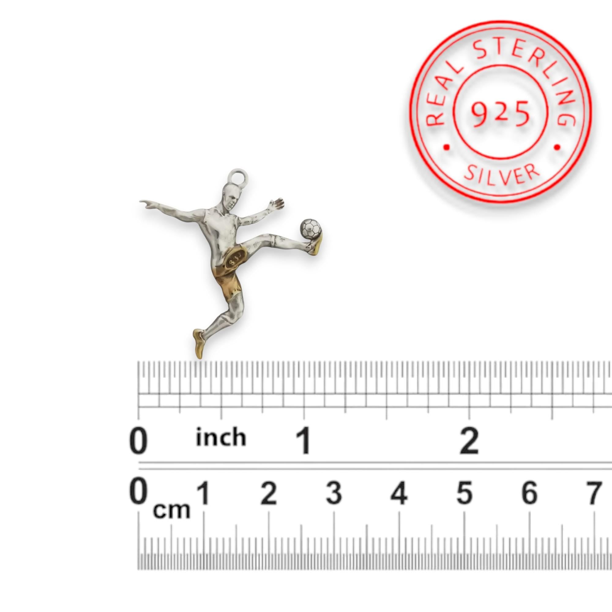 Футболист (воле) – Мъжки спортен медальон от сребро 925 с частично позлатено покритие – Ръчно изработено спортно бижу – Идеален подарък за мъж, фен на футбола – SSJ