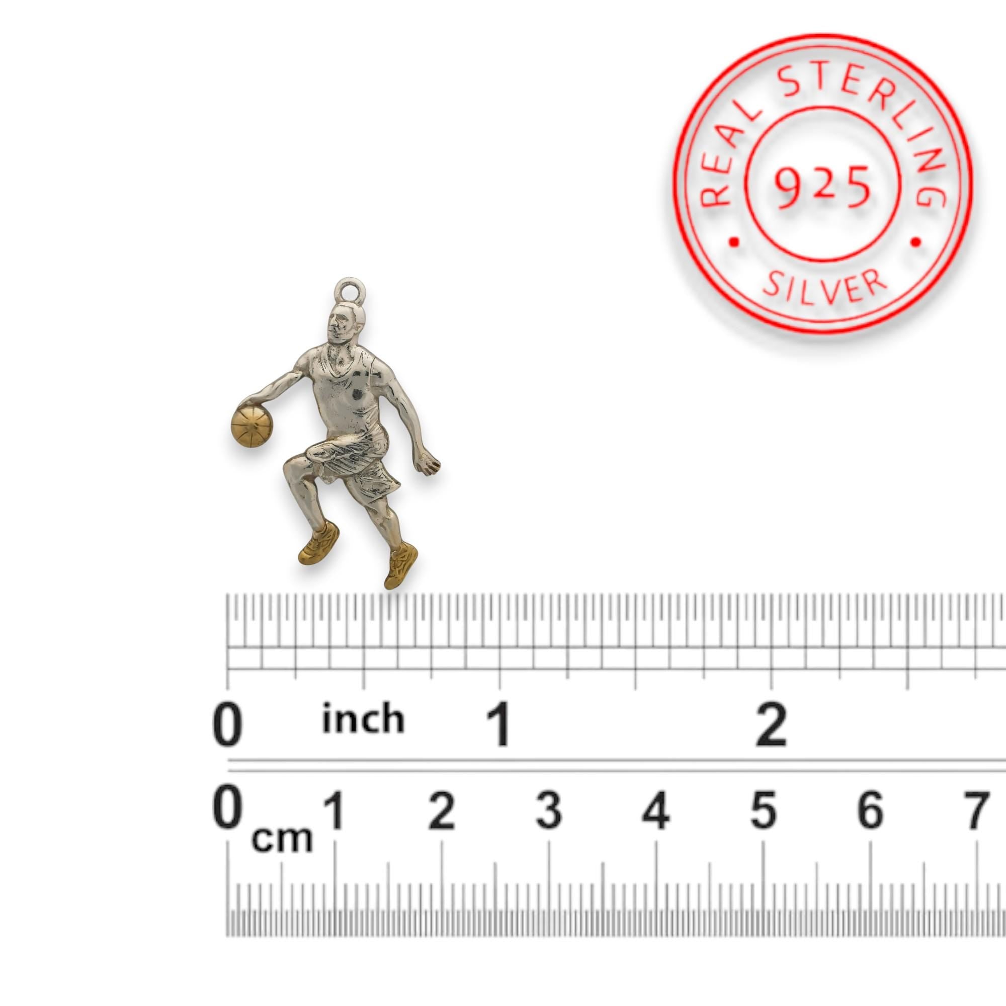 Баскетбол – Мъжки спортен медальон от сребро 925 с частично позлатено покритие – Ръчно изработено бижу талисман за баскетболисти и фенове – Идеален подарък за спортист, треньор или почитател – SSJ