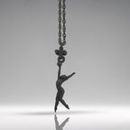 Художествена гимнастика (съчетание с топка) – Дамски спортен медальон от сребро 925 с оксидирано покритие – Ръчно изработено спортно бижу – Идеален подарък за жена, фенка на художествената гимнастика – SSJ