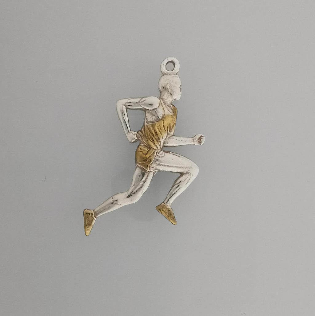 Атлет – Мъжки спортен медальон за бегачи, спринтьори и маратонци от сребро 925 с частично позлатено покритие – Ръчно изработено бижу талисман за лекоатлети – SSJ