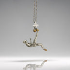 Футболист (задна ножица) – Мъжки спортен медальон от сребро 925 с винтидж покритие – Ръчно изработено спортно бижу – Идеален подарък за мъж, фен на футбола – SSJ