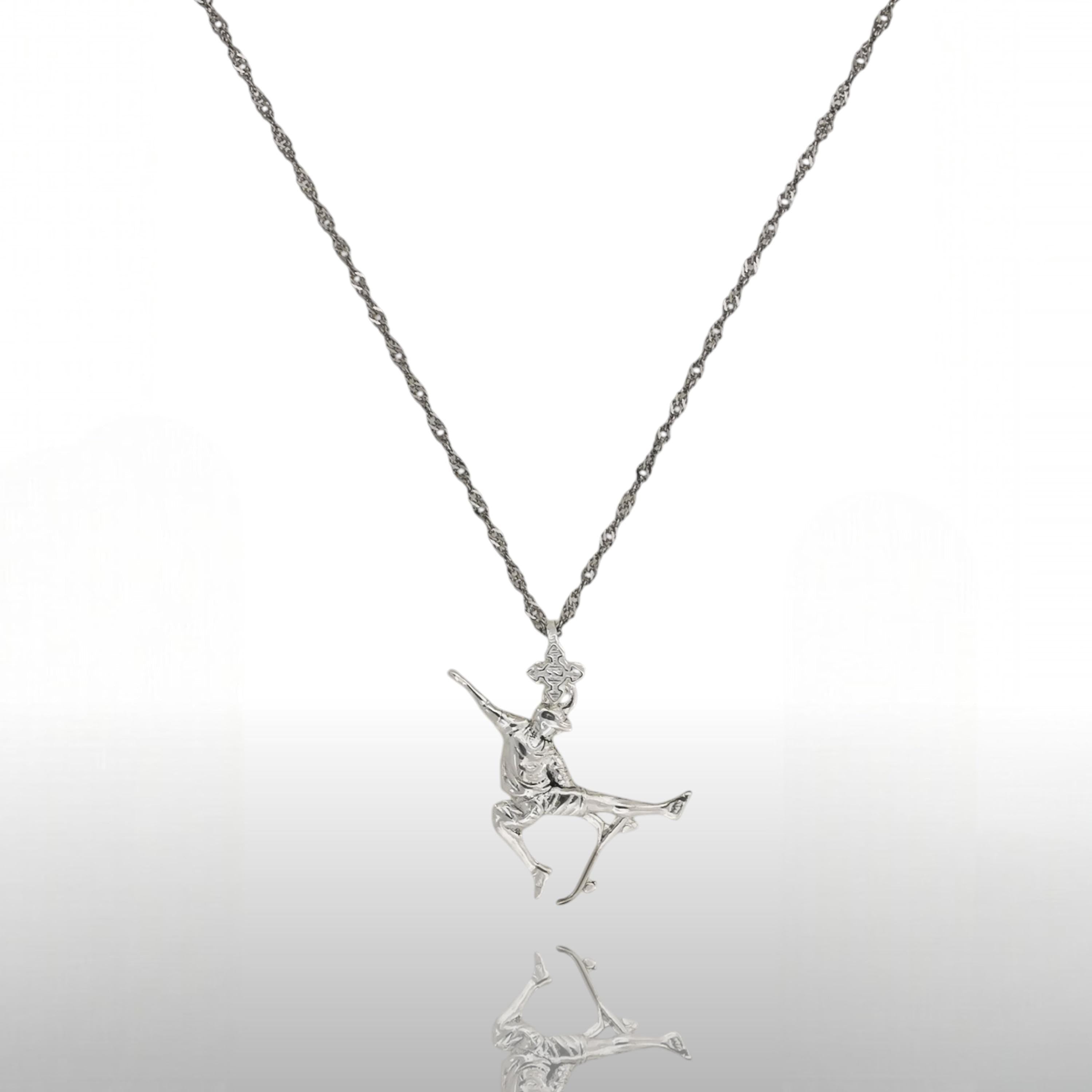 Скейтбордист – Мъжки спортен медальон от сребро 925 в класическо сребро – Ръчно изработено спортно бижу – Идеален подарък за мъж, фен на скейтборда – SSJ