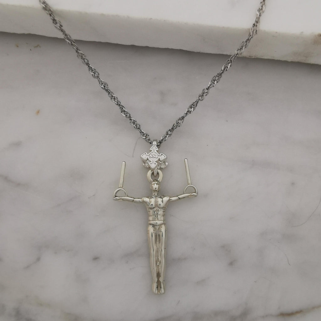 Мъжки спортен медальон от сребро 925 – Талисман за гимнастици и спортисти – Ръчно изработено бижу в класическо полирано покритие – Идеален подарък за спортист, треньор или фен – SSJ