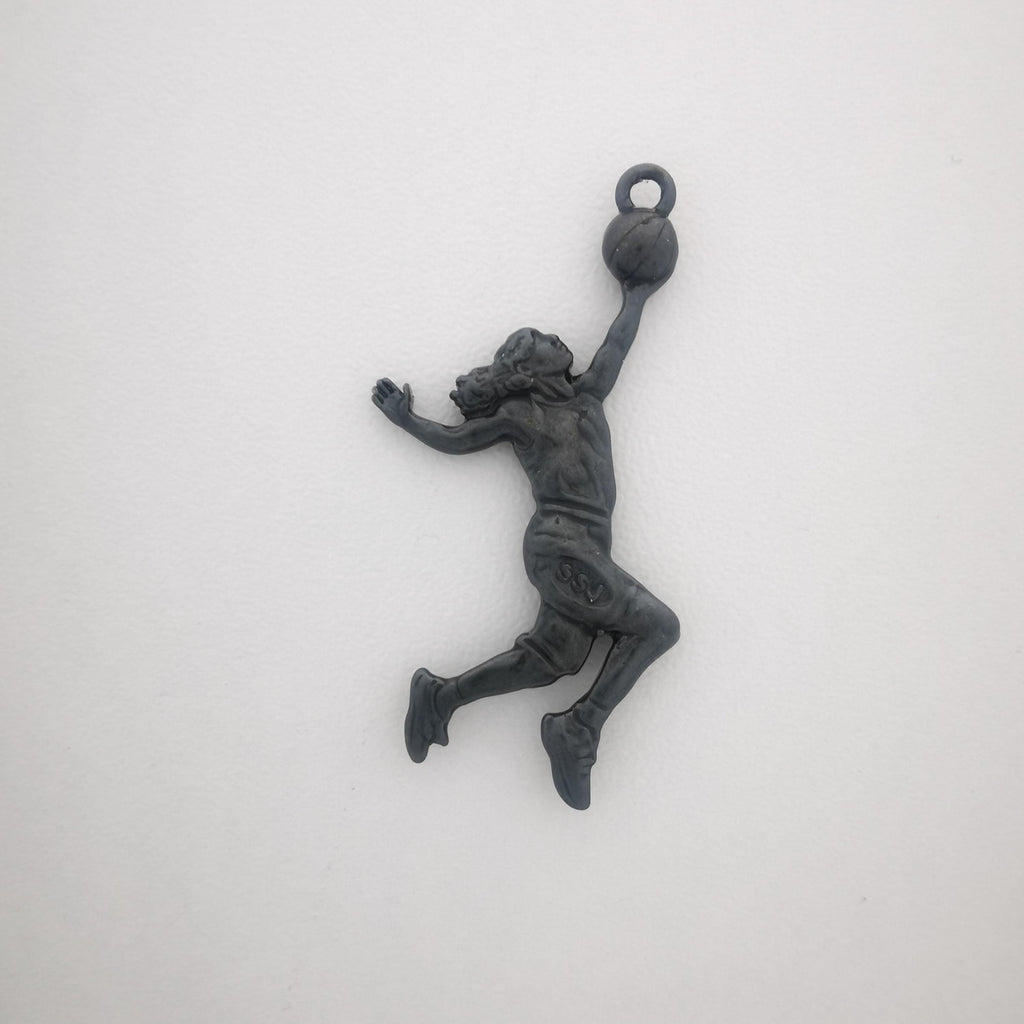 Баскетбол – Женски спортен медальон от сребро 925 с оксидирано покритие – Ръчно изработено бижу талисман за баскетболистки и фенки на спорта – Идеален подарък за спортист, треньор или почитател – SSJ