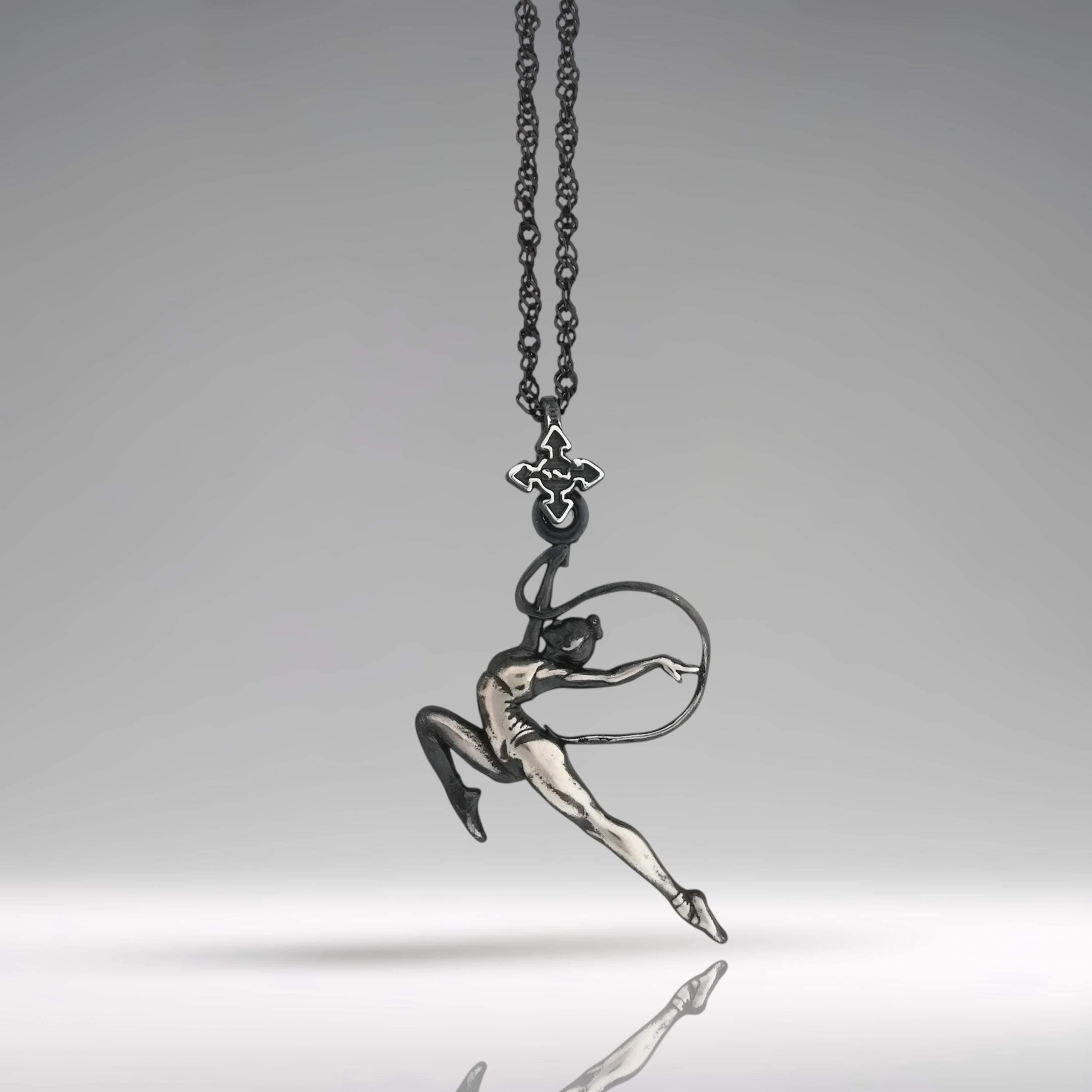 Rhythmic gymnastics pendant in Vintage Style 925 silver – elegant handcrafted jewelry for gymnasts, dancers, and artistic athletes who live to move.

🎁 Perfect gift for:
• Rhythmic gymnasts, coaches, fans
• Girls, teen athletes, dancers
• Competition success, birthday, team spirit