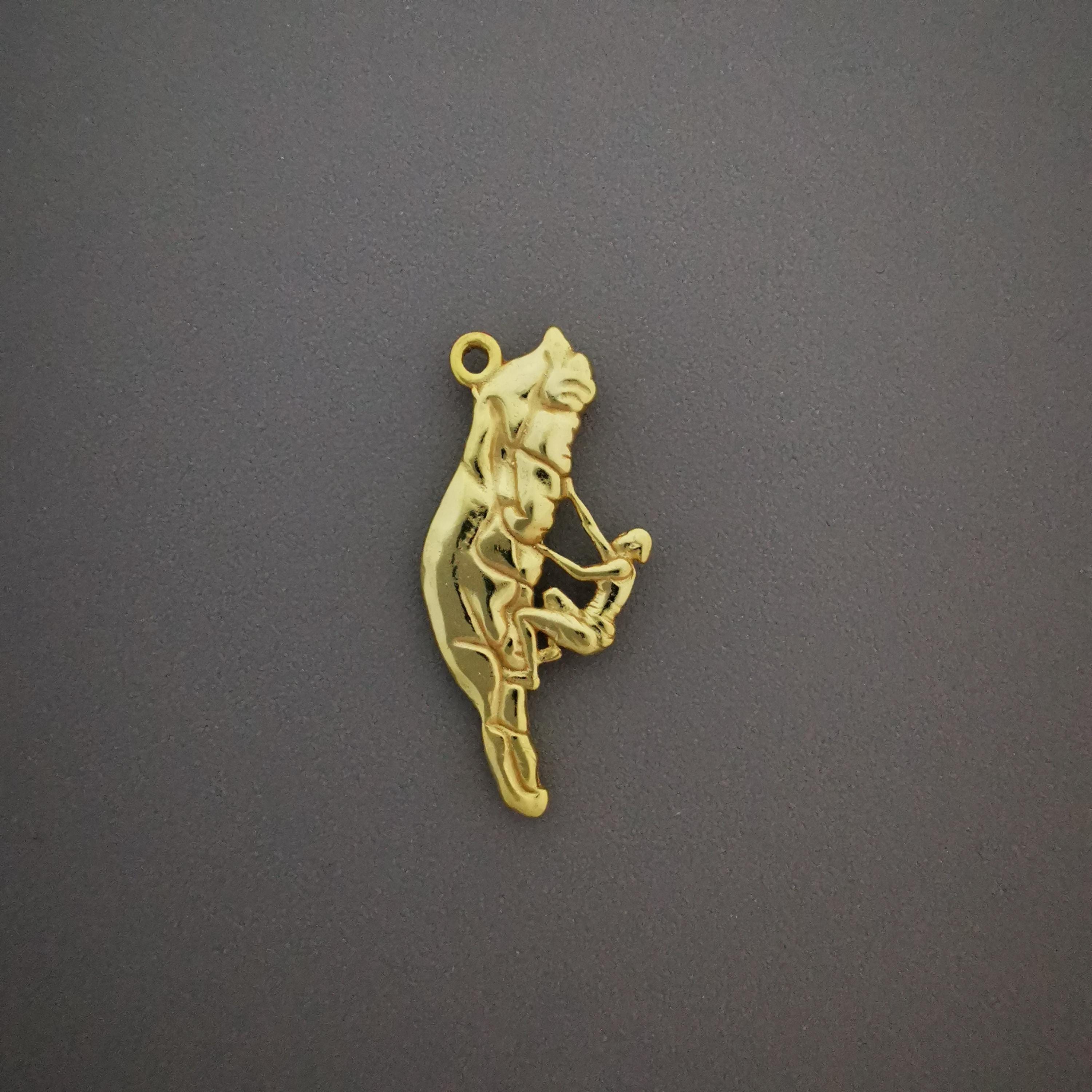 Скално катерене (Катерач) – Унисекс спортен медальон от сребро 925 с позлатено покритие – Ръчно изработено спортно бижу – Идеален подарък за фен на катеренето – SSJ