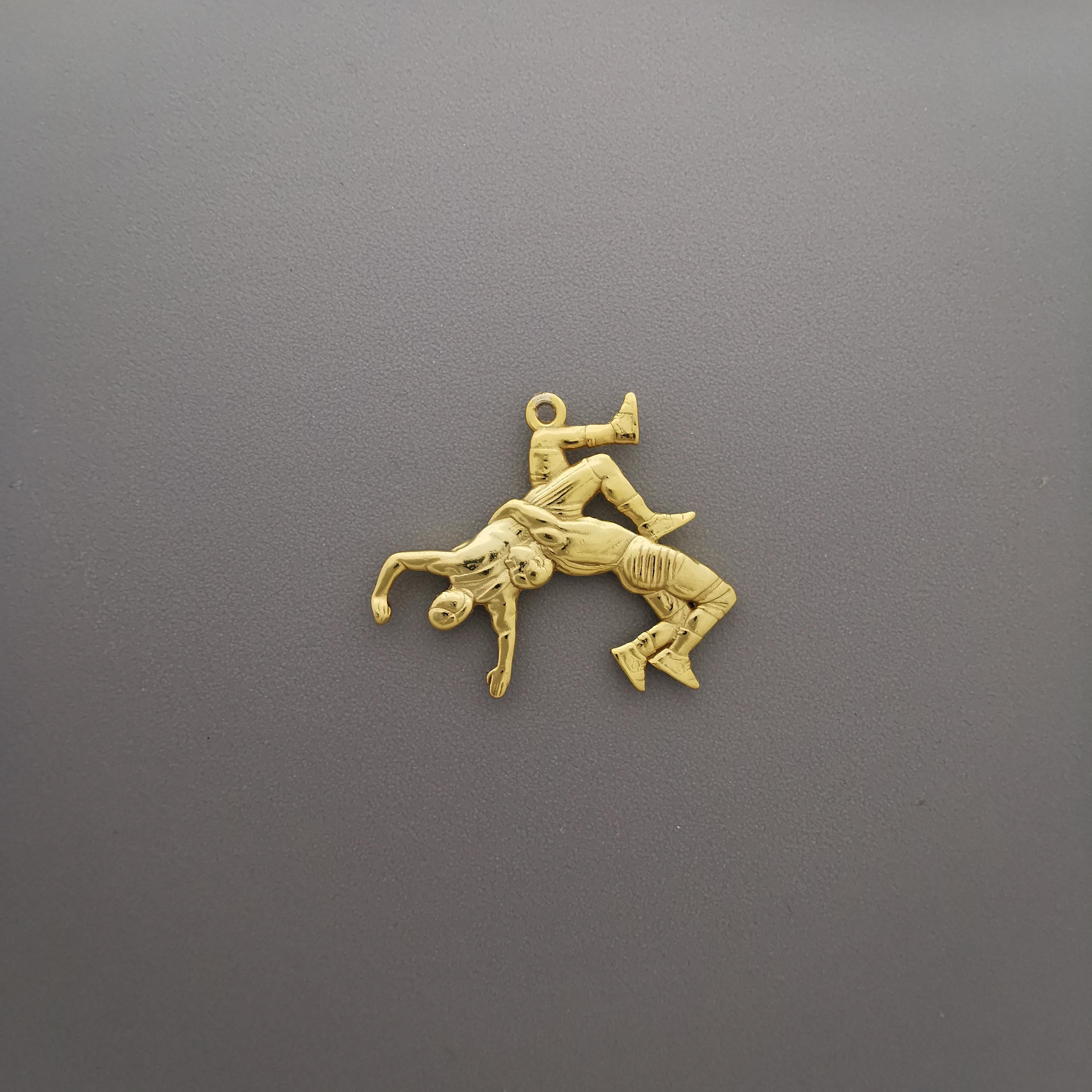 Борба – Мъжки спортен медальон от сребро 925 с позлатено покритие – Ръчно изработено бижу талисман за борци, треньори и фенове на бойните изкуства – SSJ