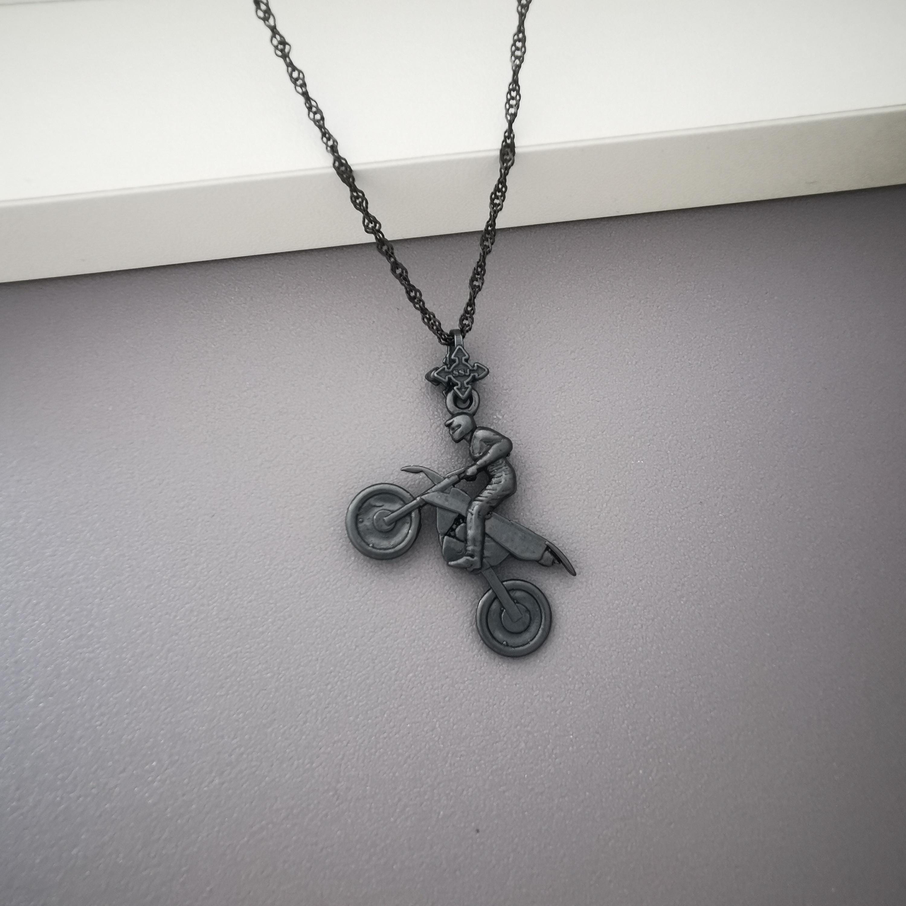 Мотокрос – Мъжки спортен медальон от сребро 925 с оксидирано покритие – Ръчно изработено спортно бижу – Идеален подарък за мъж, фен на мотокроса – SSJ