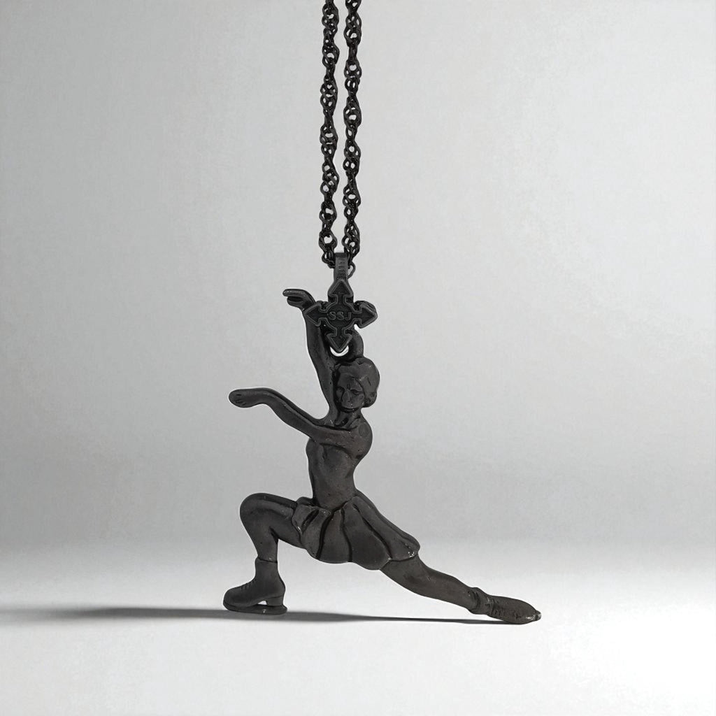 Фигурно пързаляне – Дамски спортен медальон от сребро 925 с оксидирано покритие – Ръчно изработено спортно бижу – Идеален подарък за жена, фенка на фигурното пързаляне – SSJ