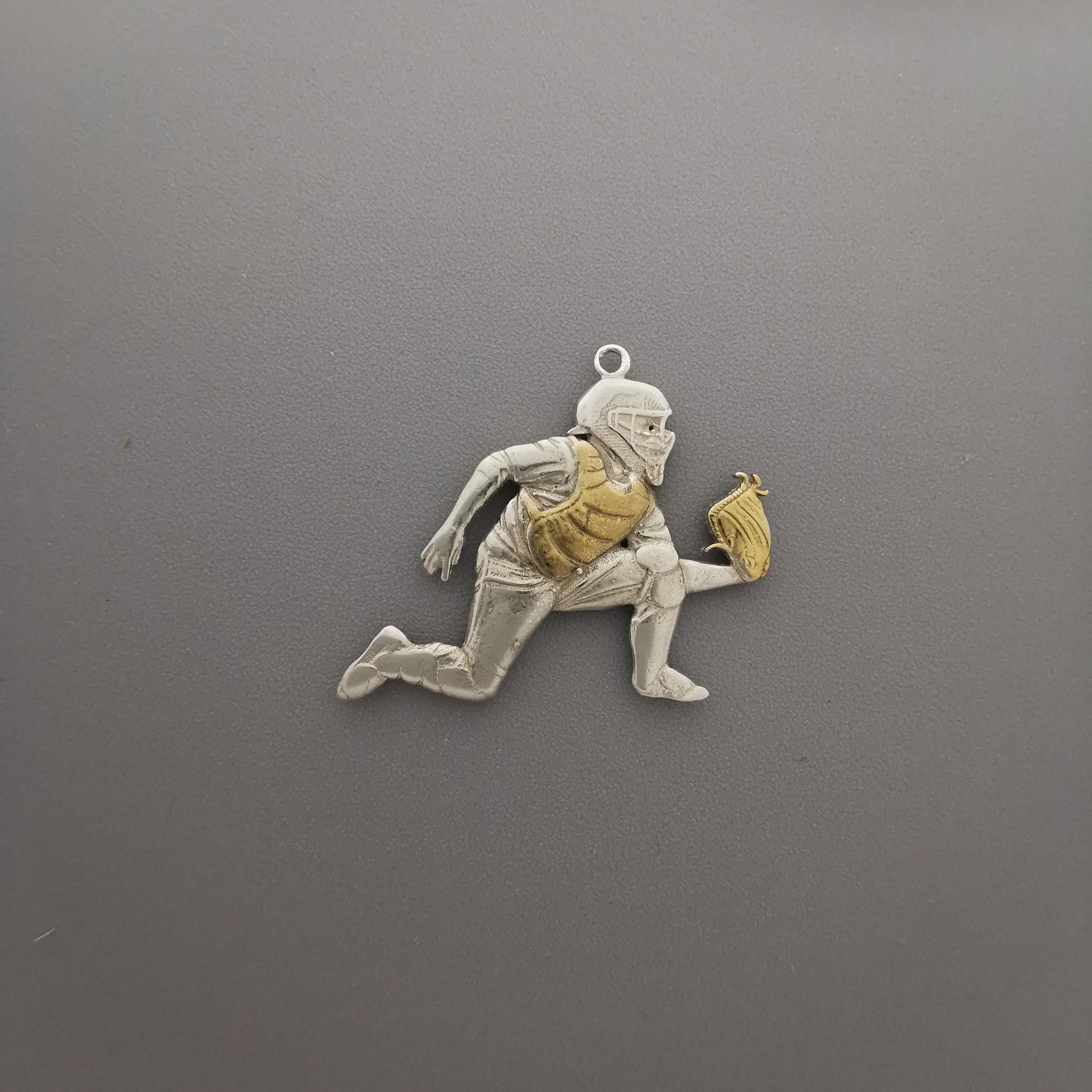 Бейзбол – Мъжки спортен медальон за бейзболист от сребро 925 с частично позлатено покритие – Ръчно изработено бижу талисман – Идеален подарък за спортисти, треньори и фенове – SSJ