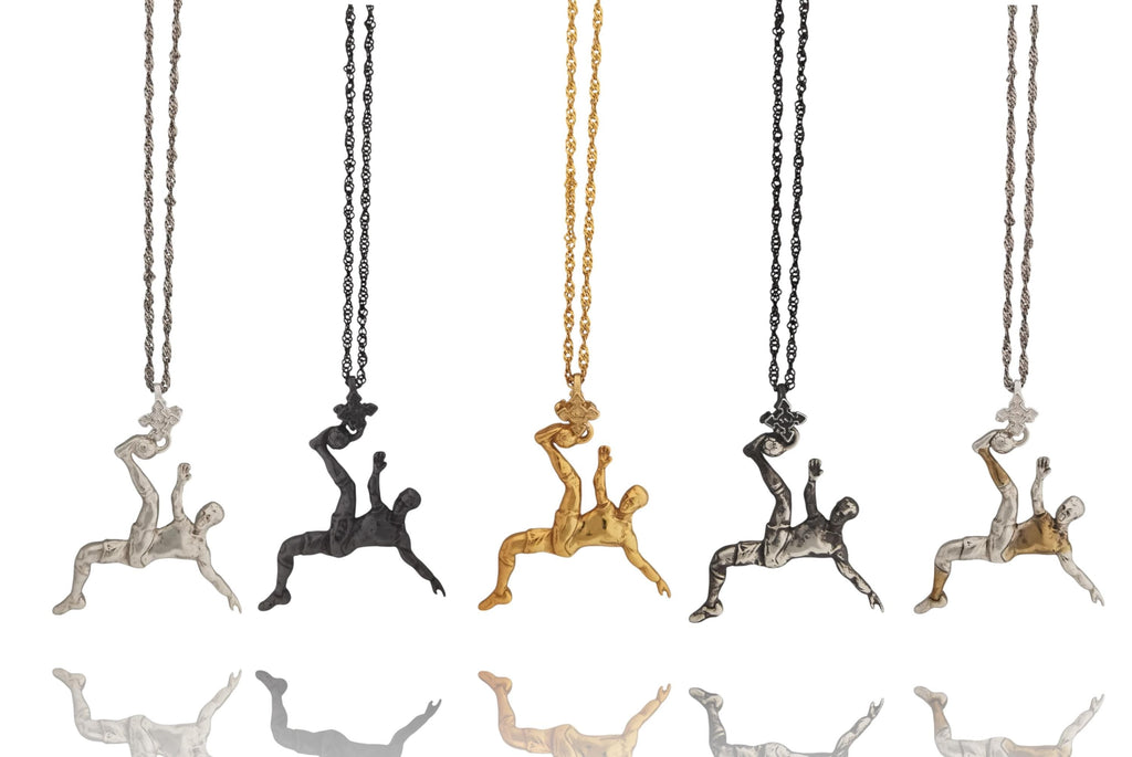 Футболист (задна ножица) – Мъжки спортен медальон от сребро 925 с класическо покритие – Ръчно изработено спортно бижу – Идеален подарък за мъж, фен на футбола – SSJ