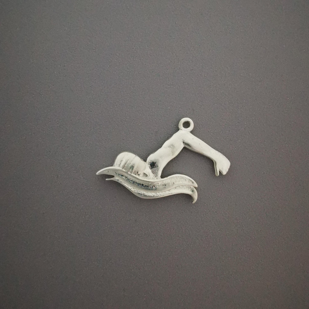 Плувец (кроул) – Мъжки спортен медальон от сребро 925 с класическо покритие – Ръчно изработено спортно бижу – Идеален подарък за мъж, фен на плуването – SSJ