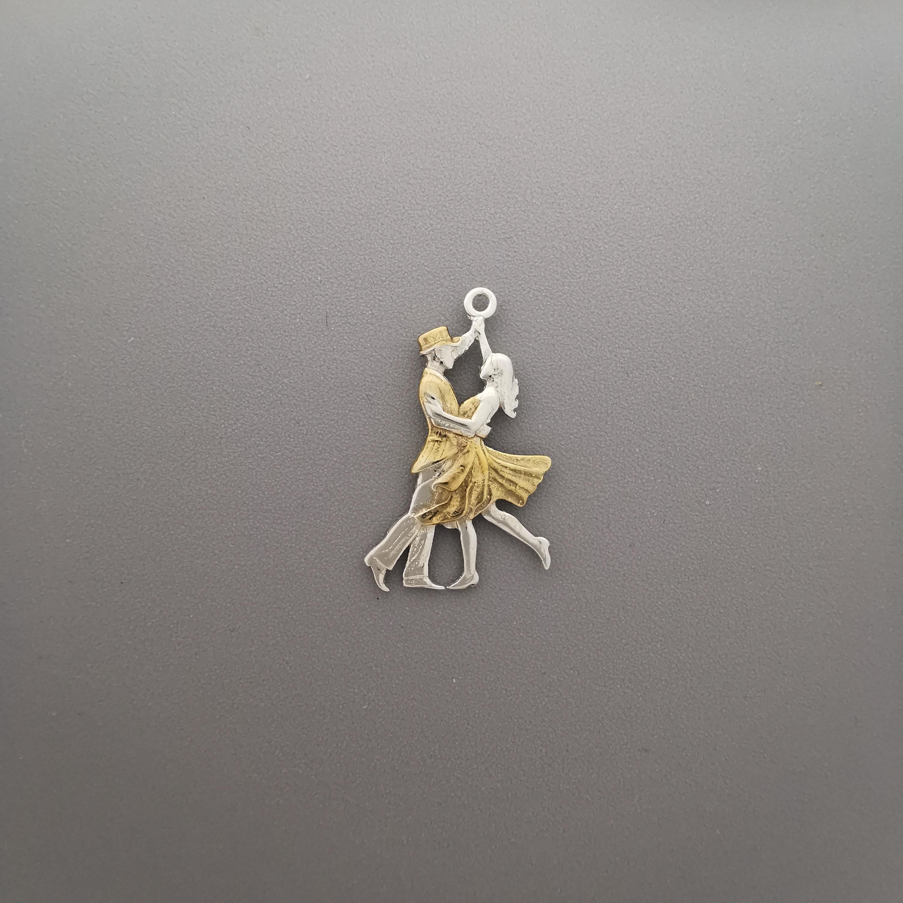 Латино танци – Унисекс спортен медальон от сребро 925 с частично позлатено покритие – Ръчно изработено спортно бижу – Идеален подарък за жена, фенка на спортните танци – SSJ