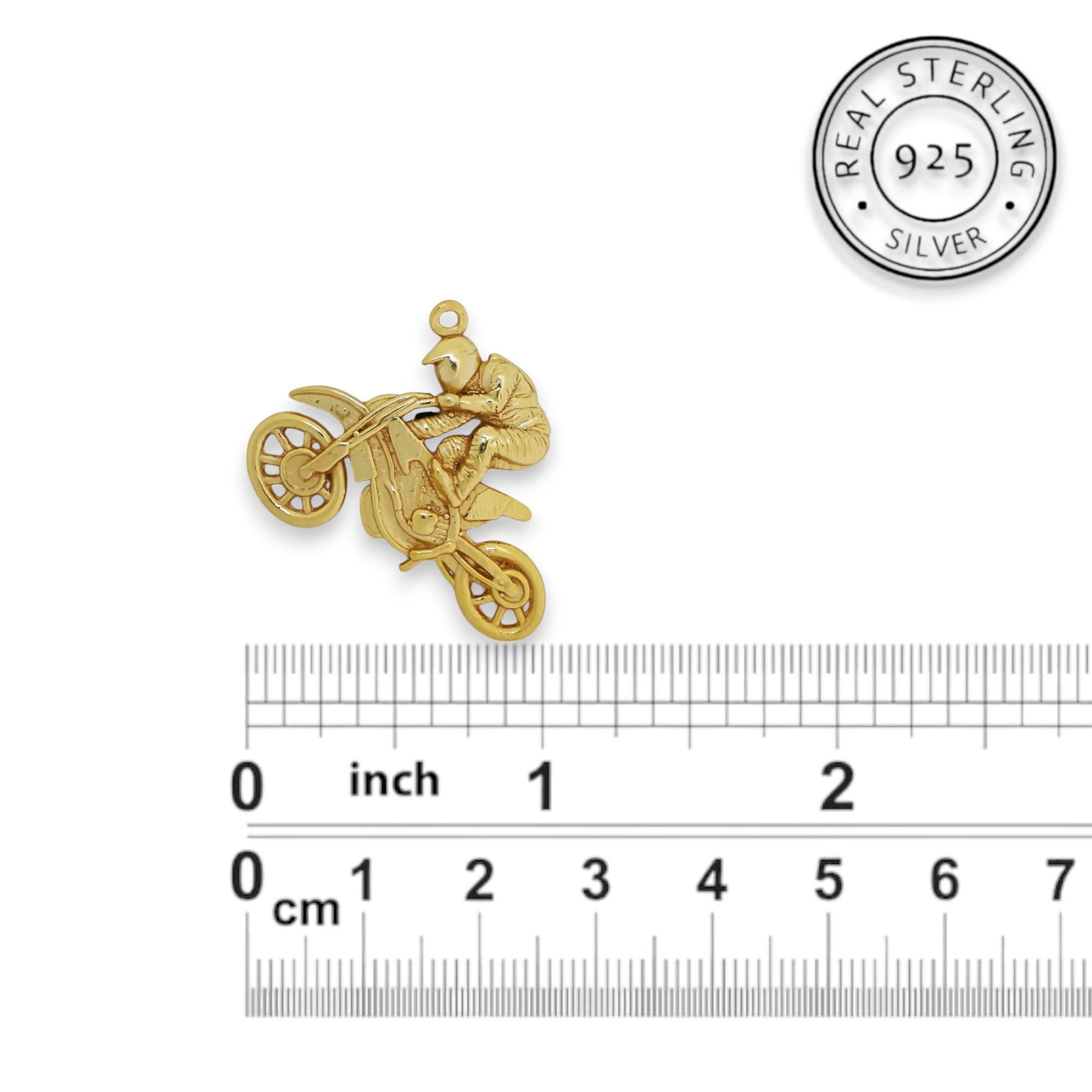 Мотокрос скок – Мъжки спортен медальон от сребро 925 с позлатено покритие – Ръчно изработено спортно бижу – Идеален подарък за мъж, фен на мотокроса – SSJ