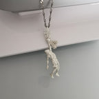 Баскетбол – Мъжки спортен медальон от сребро 925 с класическо полирано покритие – Ръчно изработено бижу талисман за баскетболисти и фенове – Идеален подарък за спортист или треньор – SSJ