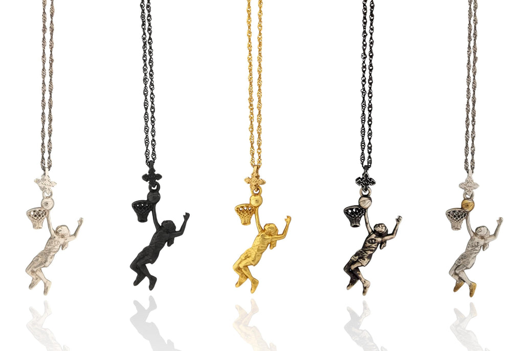 Баскетбол – Женски спортен медальон от сребро 925 с позлатено покритие – Ръчно изработено бижу талисман за баскетболистки и фенки на спорта – Идеален подарък за спортист, треньор или почитател – SSJ