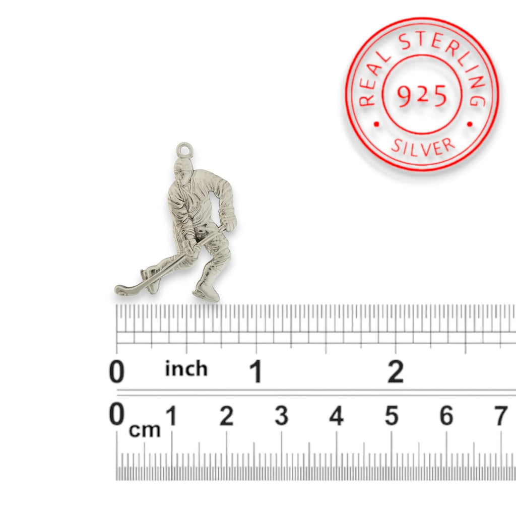 Хокеист (водене на шайба) – Мъжки спортен медальон от сребро 925 с класическо покритие – Ръчно изработено спортно бижу – Идеален подарък за мъж, фен на хокея – SSJ