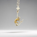 Волейболистка – Женски спортен медальон с частично позлатено покритие – Сребро 925 – Ръчно изработено бижу/талисман – SSJ