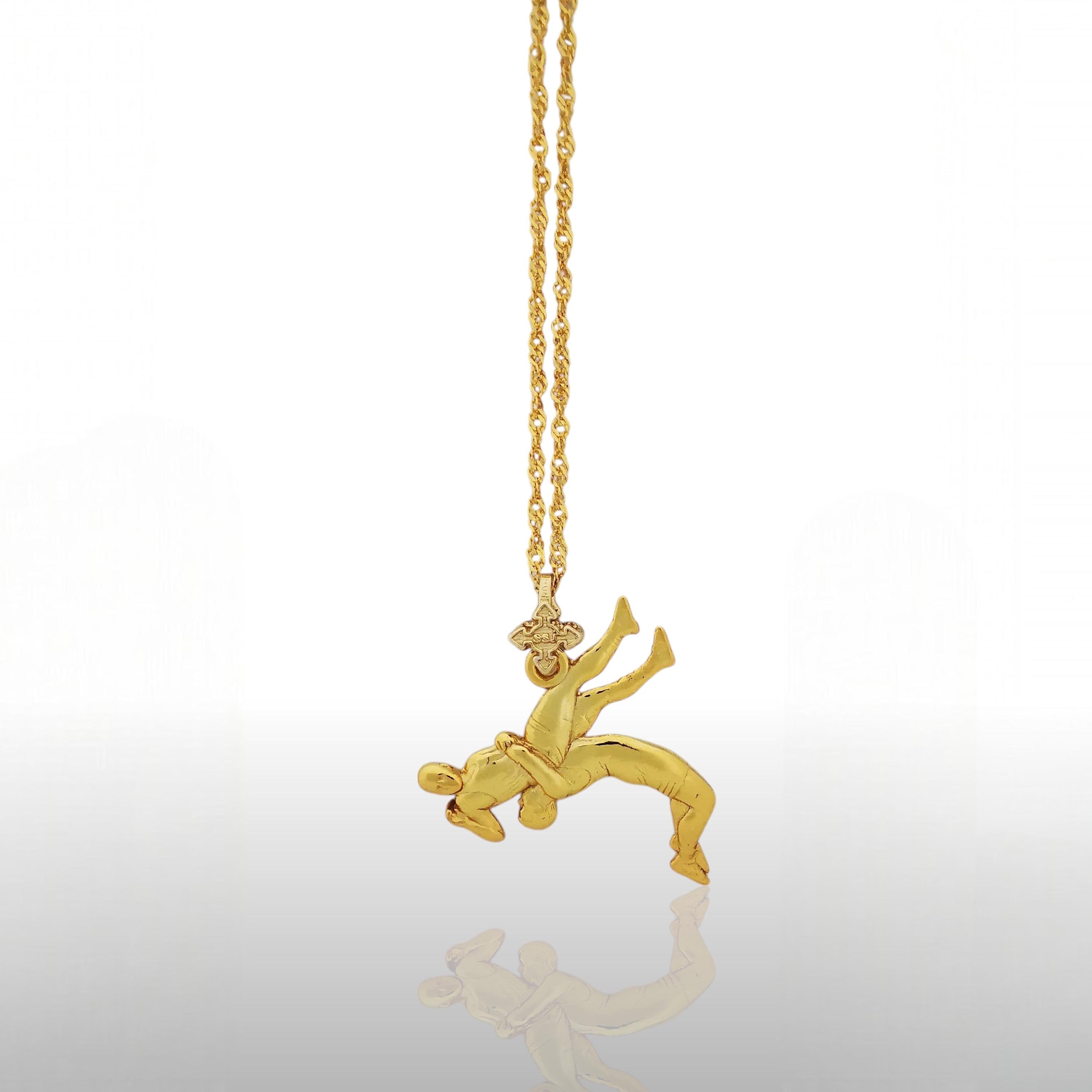 Борец – Мъжки спортен медальон за борба от сребро 925 с позлатено покритие – Ръчно изработено бижу талисман за спортисти, треньори и фенове на бойните изкуства – SSJ