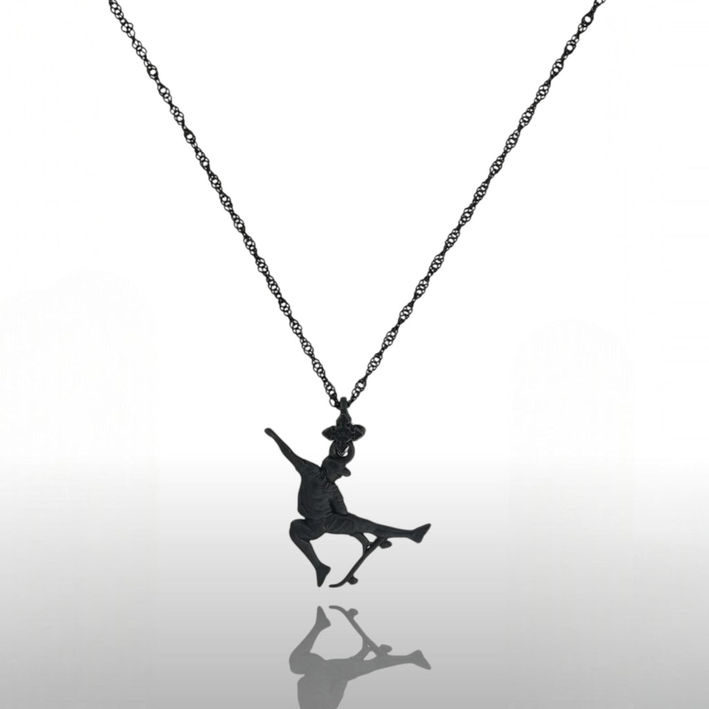 Скейтбордист – Мъжки спортен медальон от сребро 925 с оксидирано покритие – Ръчно изработено спортно бижу – Идеален подарък за мъж, фен на скейтборда – SSJ