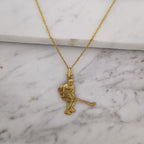 Хокеист – Мъжки спортен медальон от сребро 925 с позлатено покритие – Ръчно изработено спортно бижу – Идеален подарък за мъж, фен на хокея – SSJ