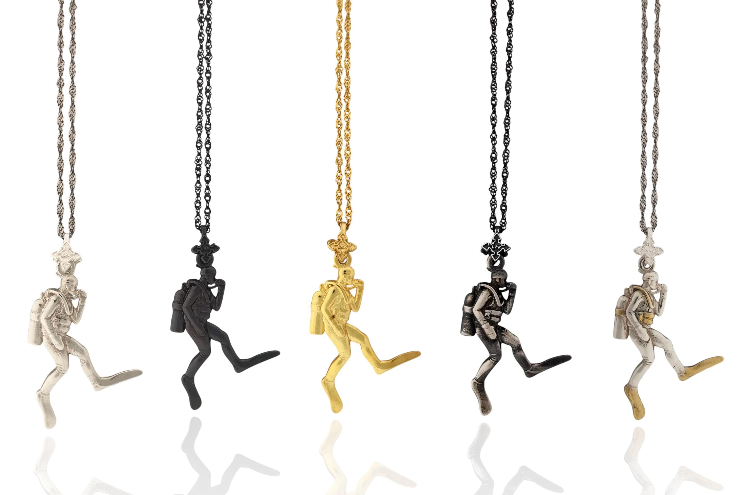 Гмуркач – Мъжки медальон Водолаз от сребро 925 с частично позлатено покритие – Ръчно изработено бижу Дайвинг за мъже с любов към морето – SSJ