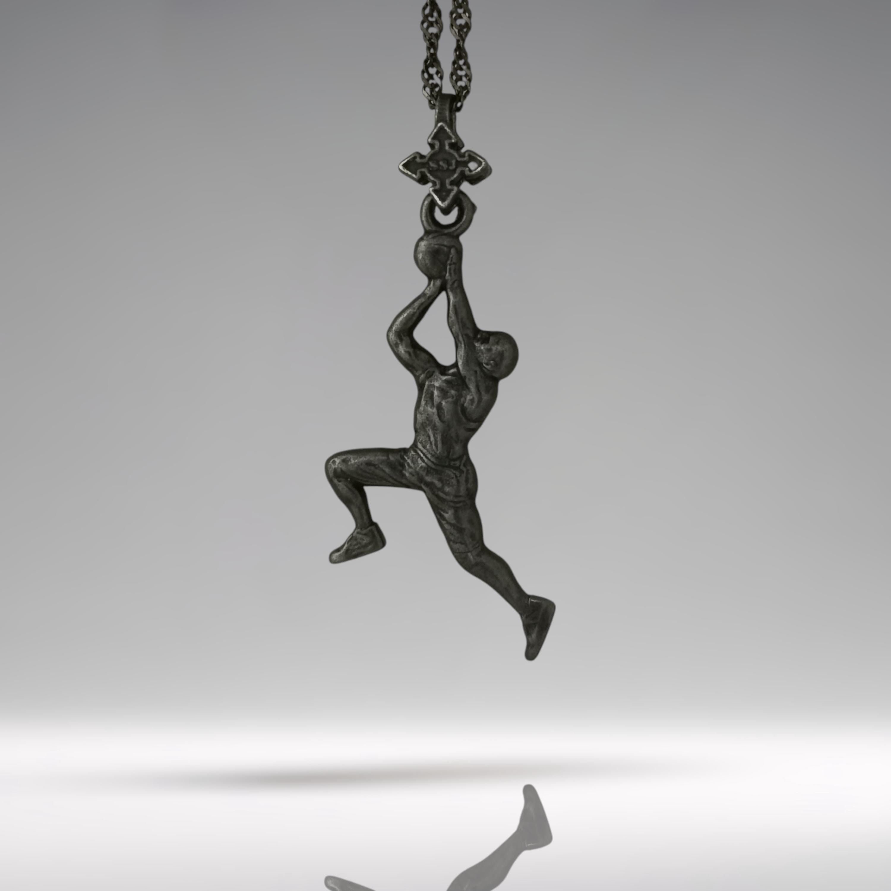 Баскетбол – Мъжки спортен медальон от сребро 925 с оксидирано покритие – Ръчно изработено бижу талисман за баскетболисти и фенове – Идеален подарък за спортист, треньор или почитател – SSJ